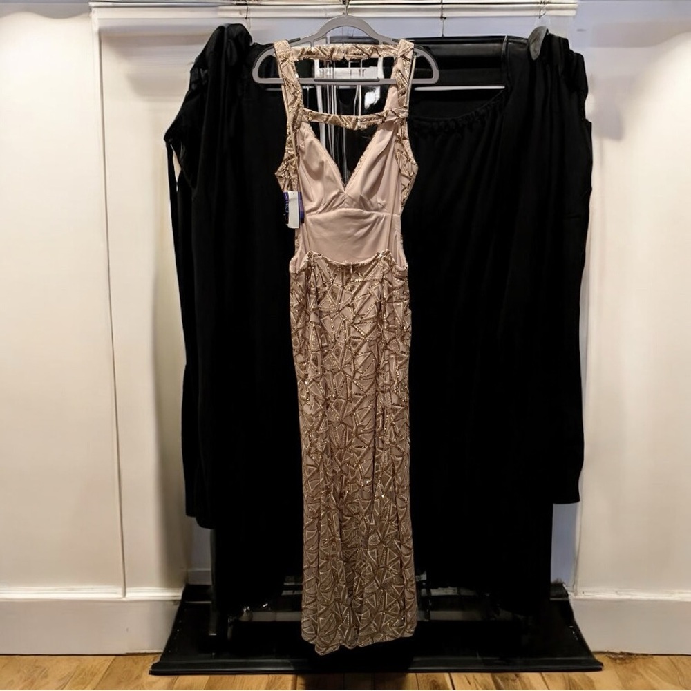 Morgan & Co. Beige Geometric Gown - Picture 3 of 12